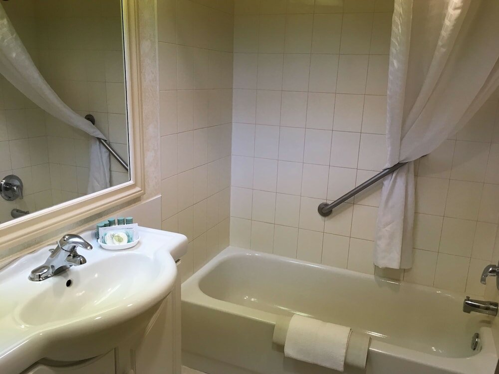 Фото Best Western Voyageur Place Hotel