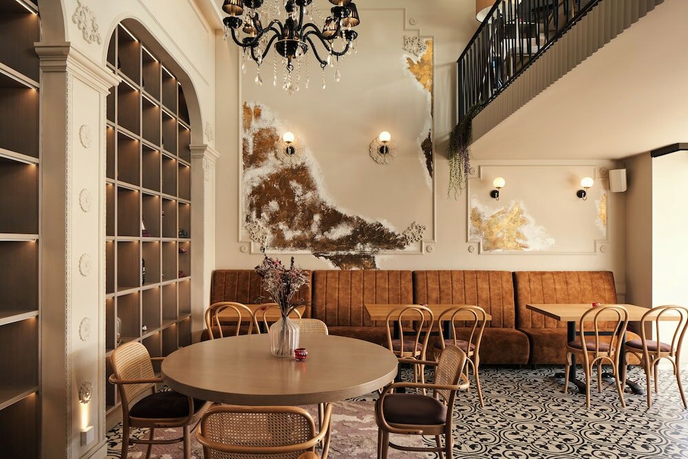 Фото Legacy Gastro Suites