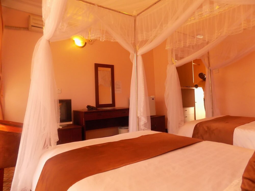 Фото Entebbe Travelle'rs Inn