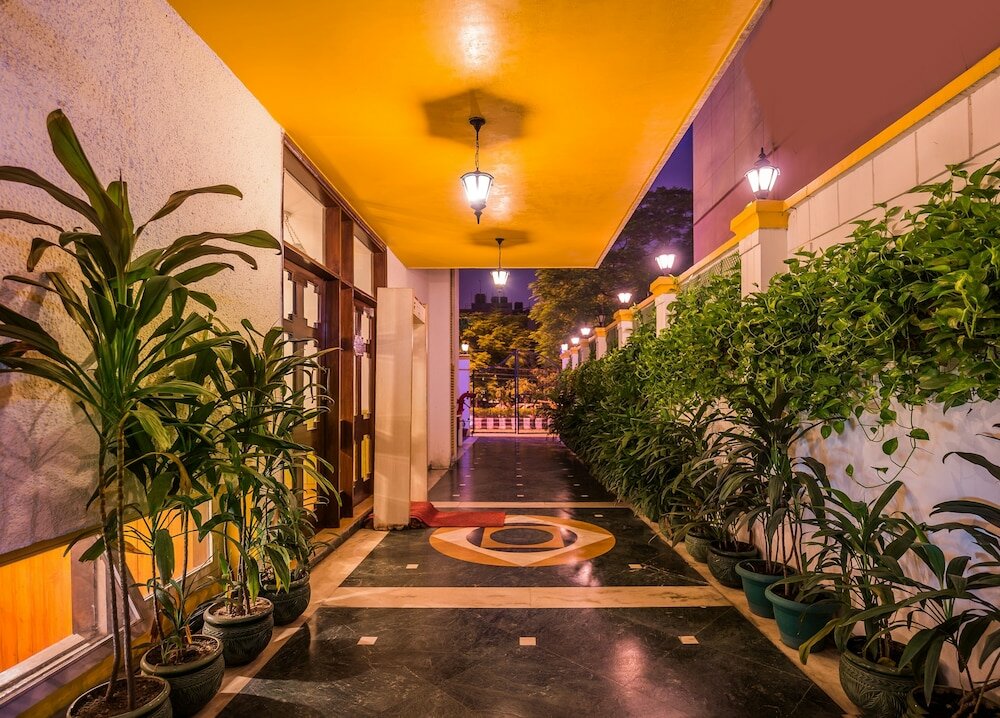 Фото Home@F37 Kailash Colony Metro