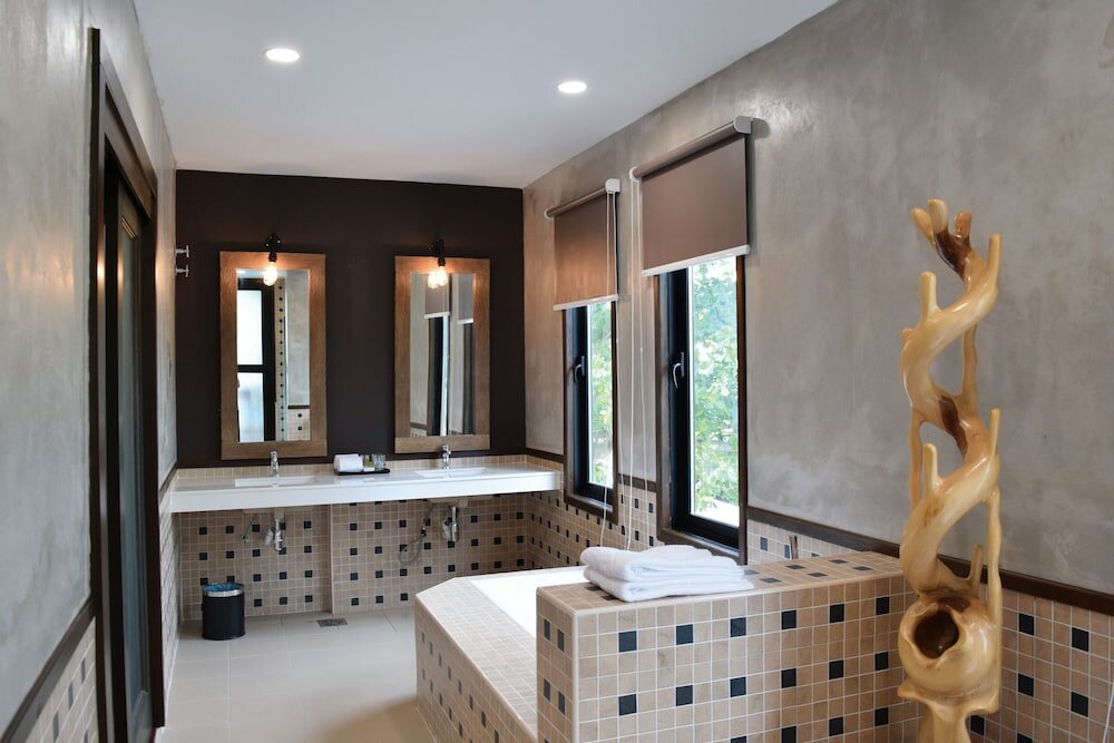 Фото Treasures Hotel and Suites