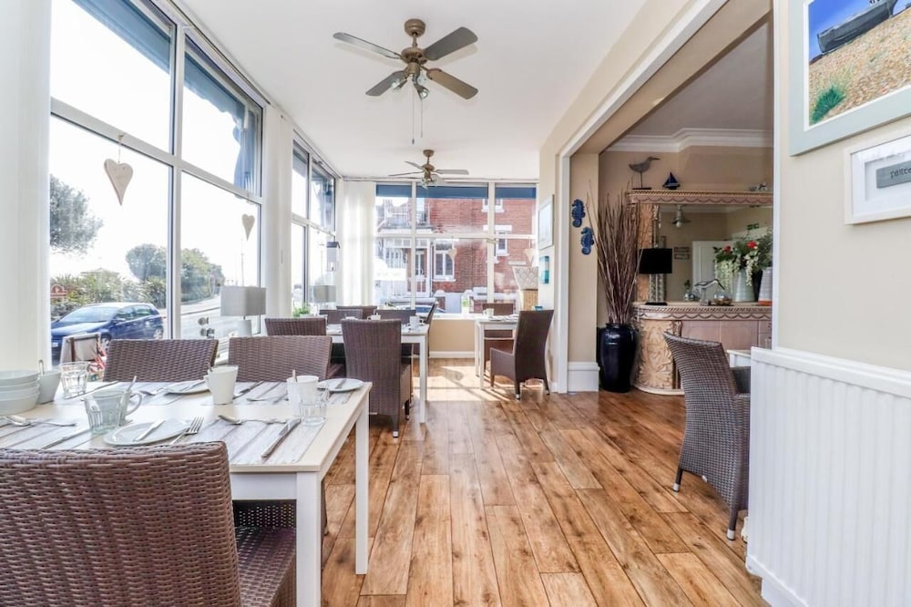 Фото The New England