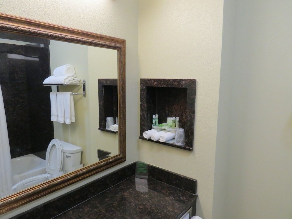 Фото Holiday Inn Express & Suites Pampa, an Ihg Hotel