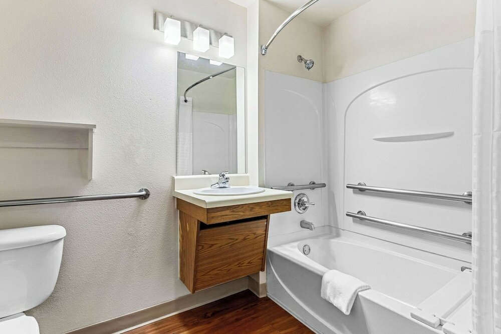 Фото WoodSpring Suites Tulsa