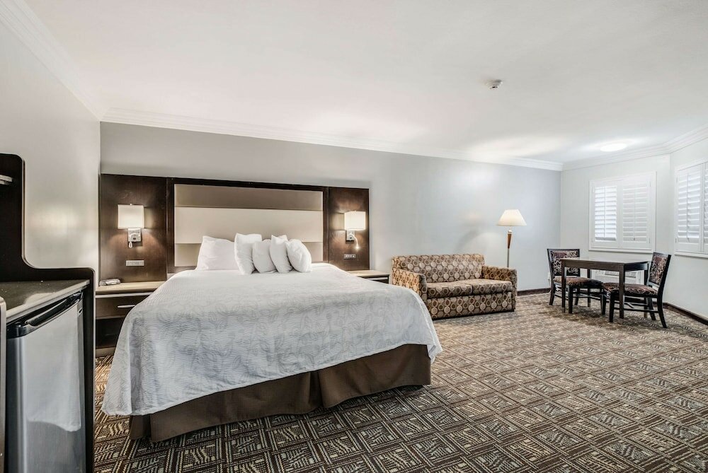 Фото Rodeway Inn Old Town Temecula