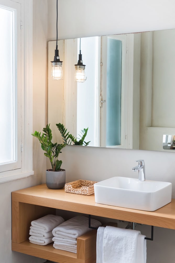 Фото MONK Monastiraki Suites