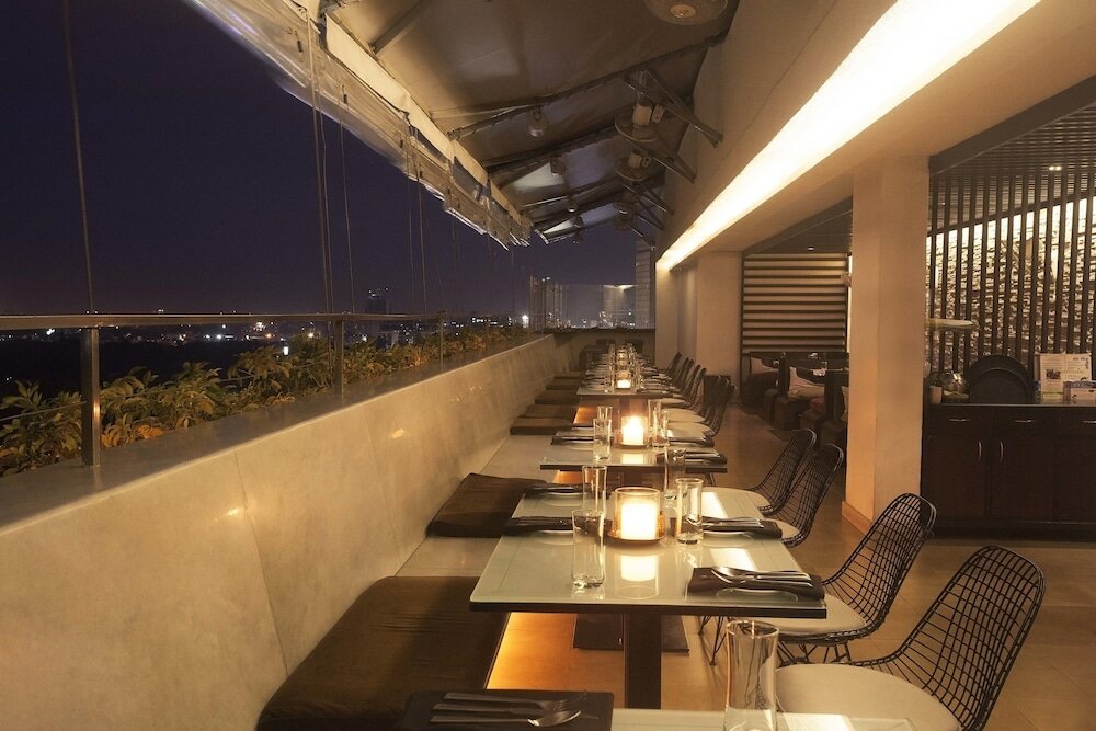 Фото Hotel Ivory Tower