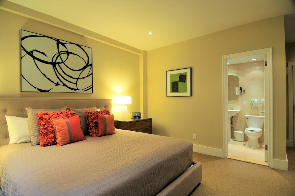 Фото The Lombardy Hotel