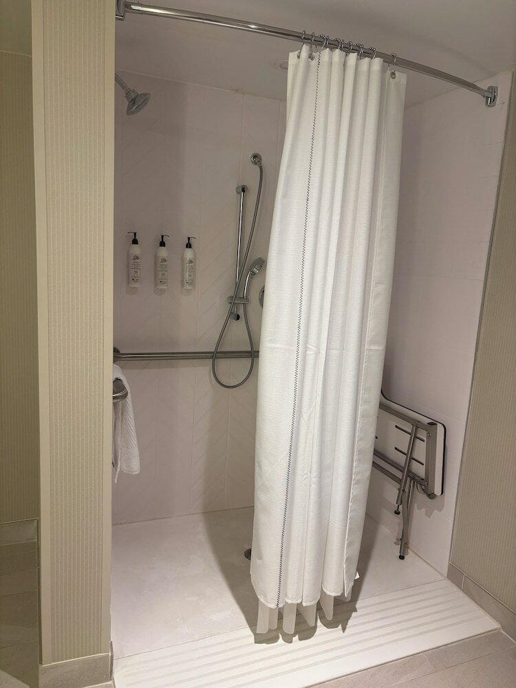 Фото Delta Hotels by Marriott Indianapolis Airport