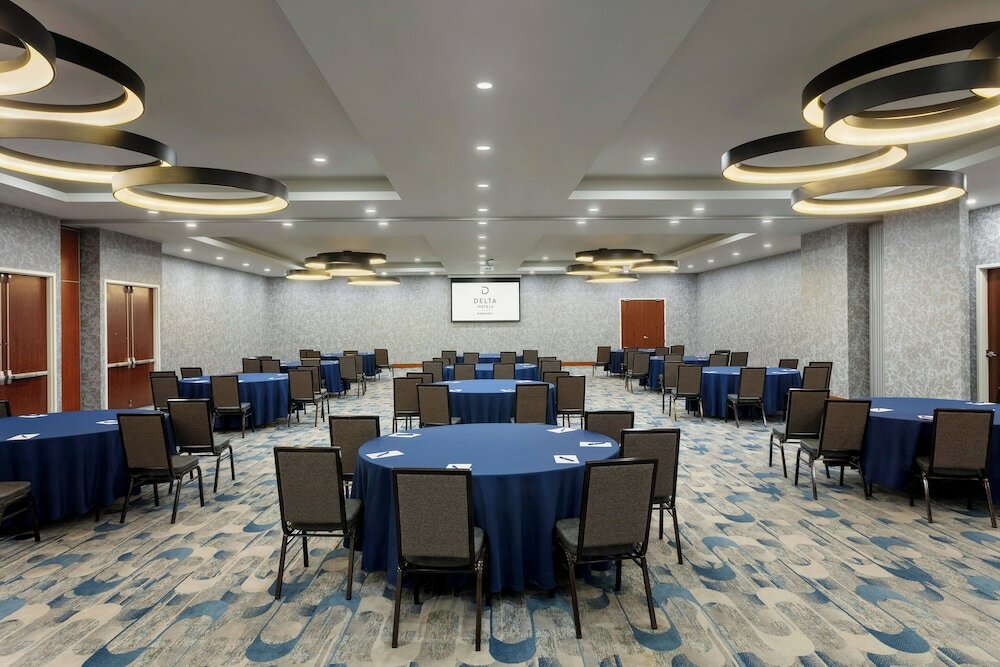 Фото Delta Hotels by Marriott Indianapolis Airport