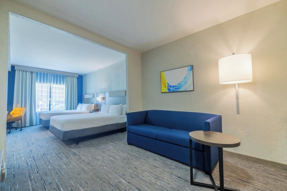 Фото Holiday Inn Express and Suites Kansas City Airport, an Ihg Hotel