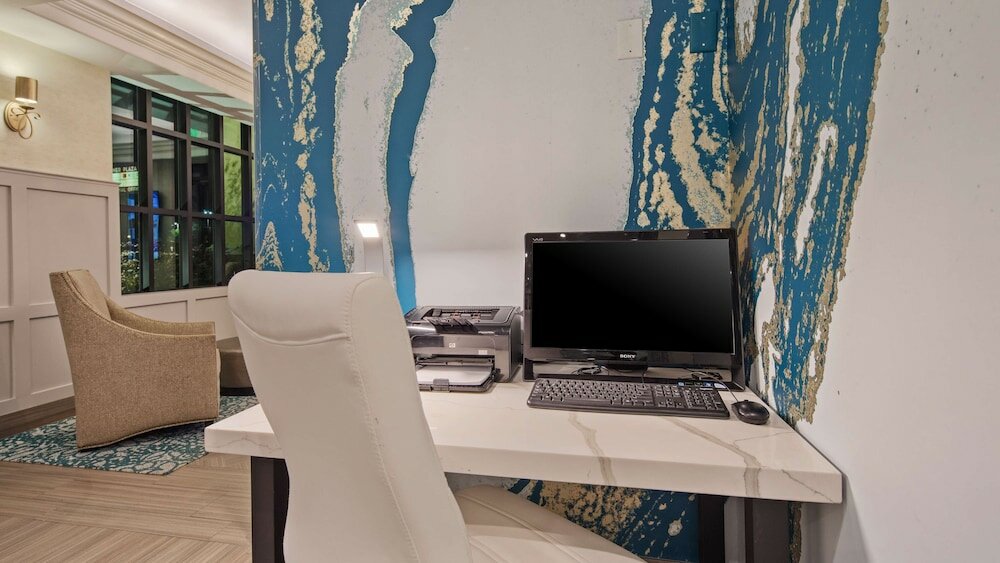 Фото Best Western Woodland Hills Inn