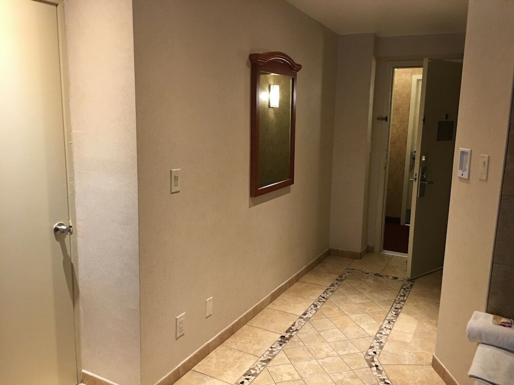 Фото Ramada by Wyndham Rockville Centre