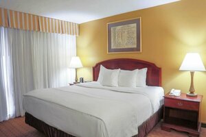 Гостиница Mcm Elegante Hotel and Suites