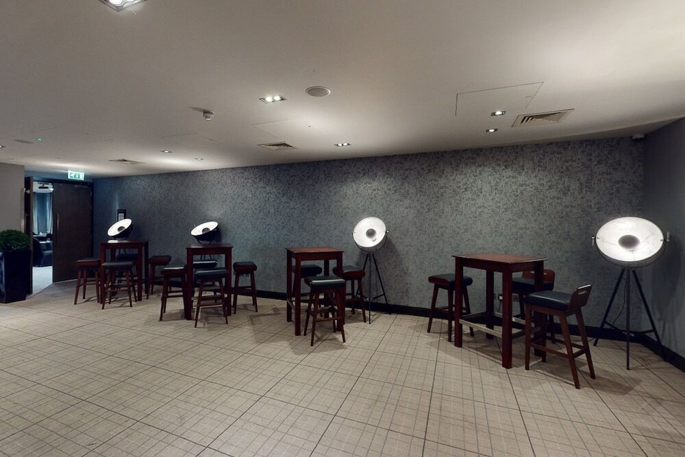 Фото Village Hotel Edinburgh