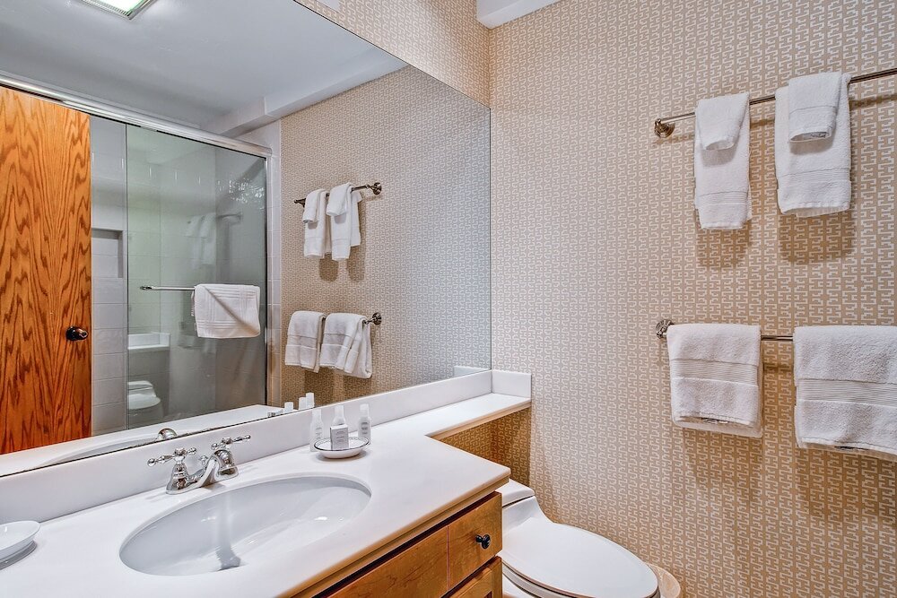 Фото Kiva Lodge by East West Hospitality