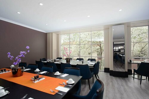 Гостиница Hyatt Hotel Canberra - a Park Hyatt в Куме
