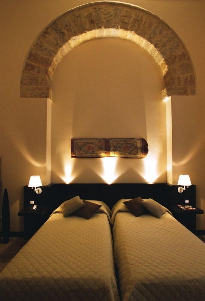 Фото Ucciardhome Hotel