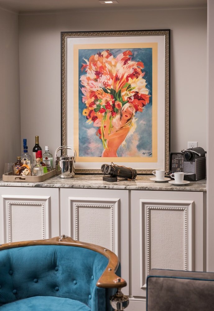 Фото The Ivey's Hotel