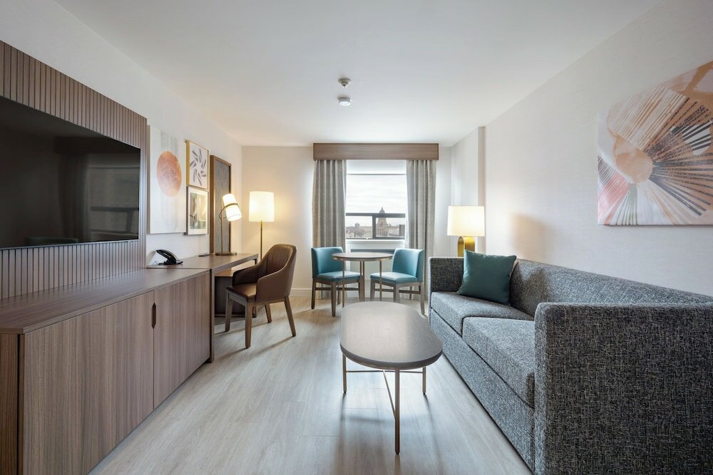 Фото Holiday Inn and Suites Winnipeg Downtown