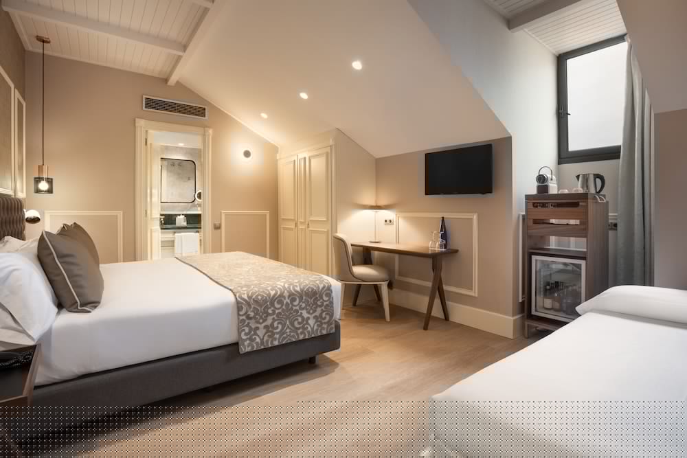 Фото Catalonia Las Cortes