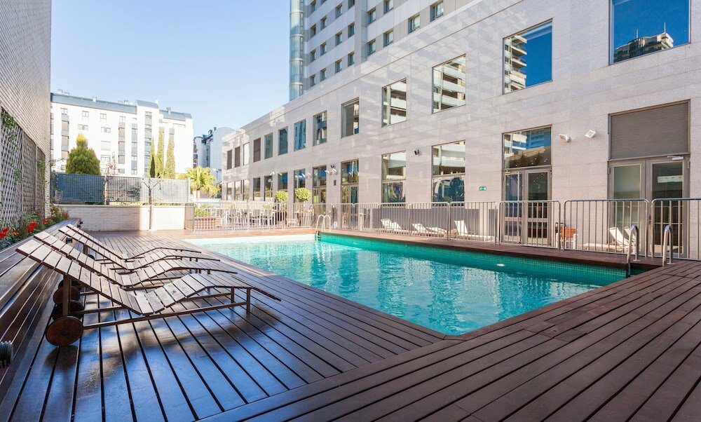 Фото Hotel Ilunion Valencia 4