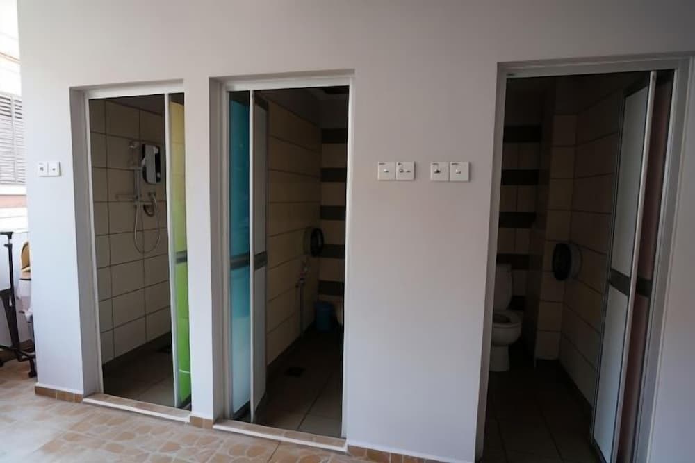 Фото Thirty Three Stewart Houze Guest House