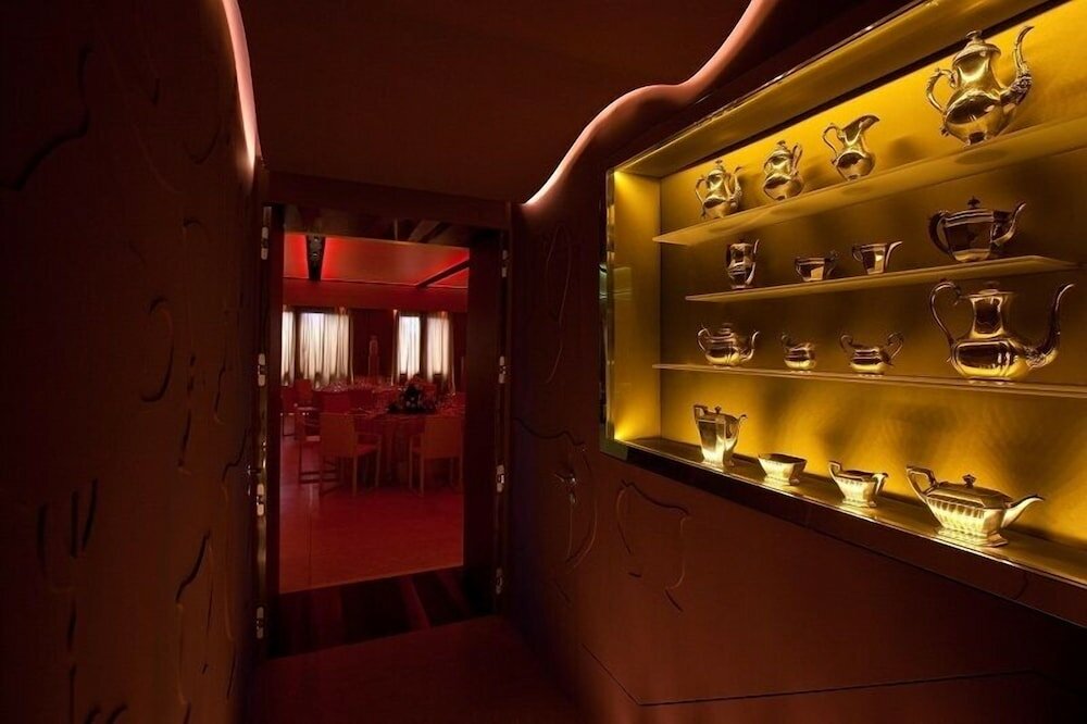 Фото The Ashbee Hotel