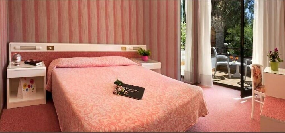 Фото Hotel Désirée