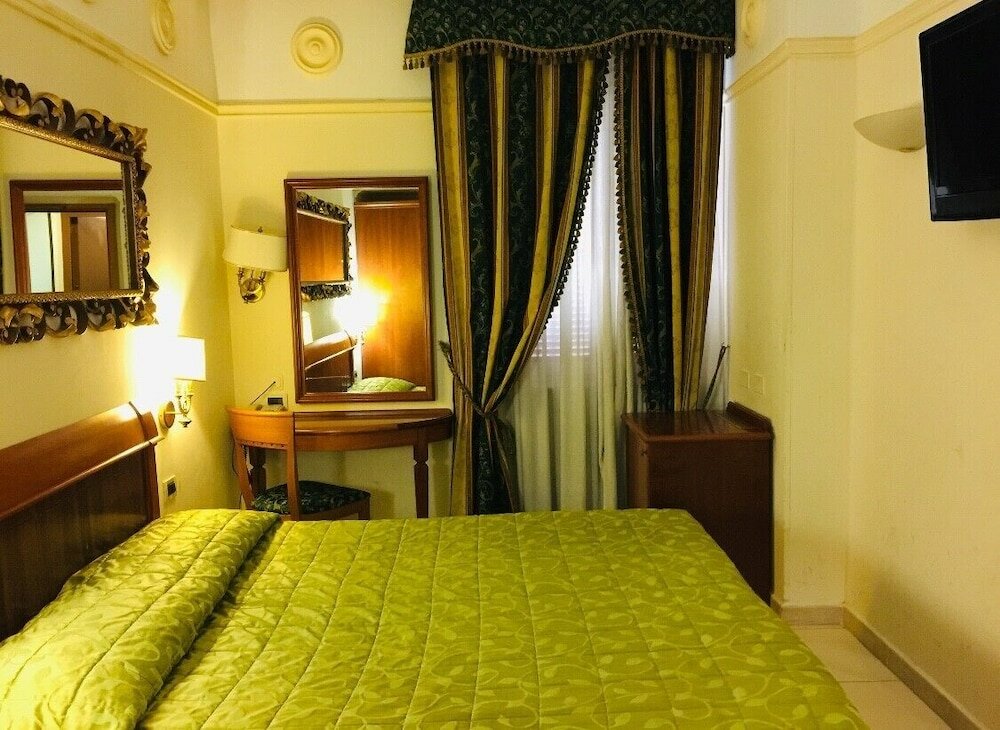Фото Champagne Palace Hotel