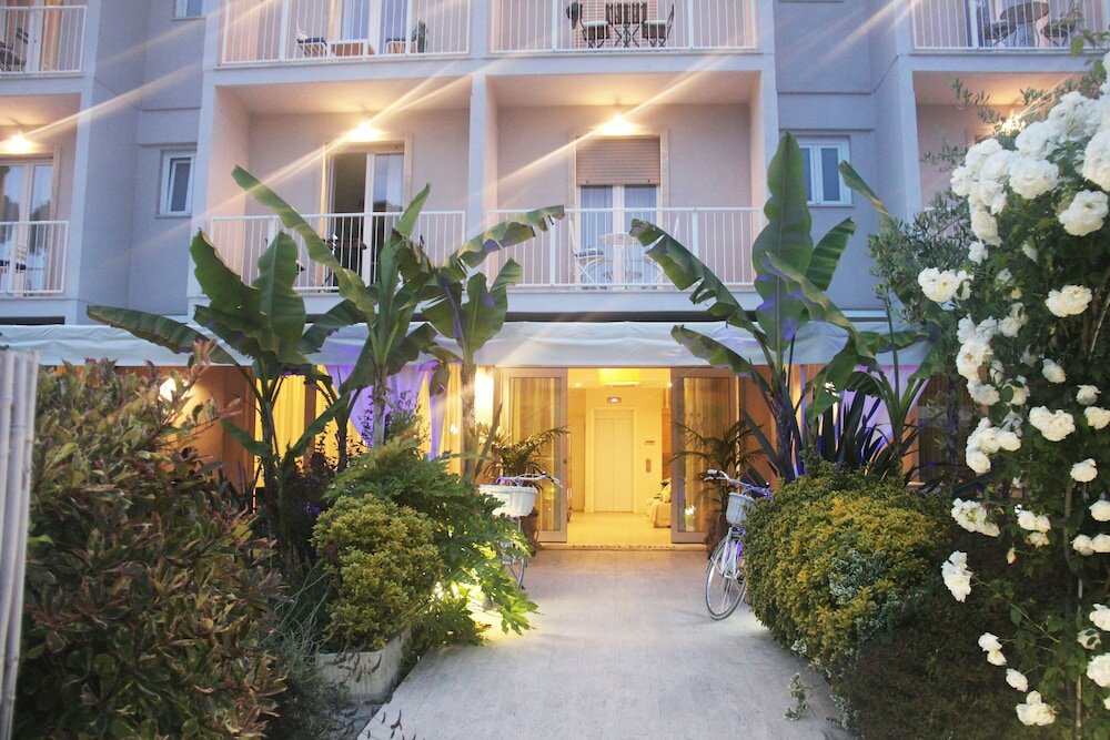 Фото Hotel Bijou