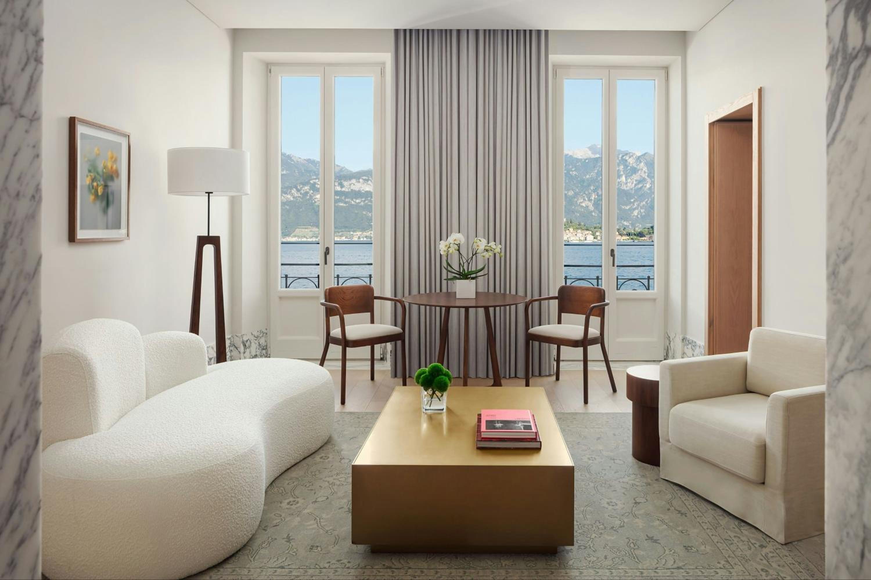 Фото Britannia Excelsior