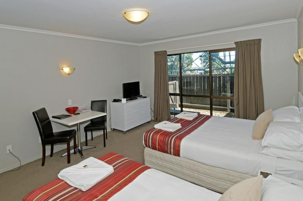 Фото Airport Harbour View Motel