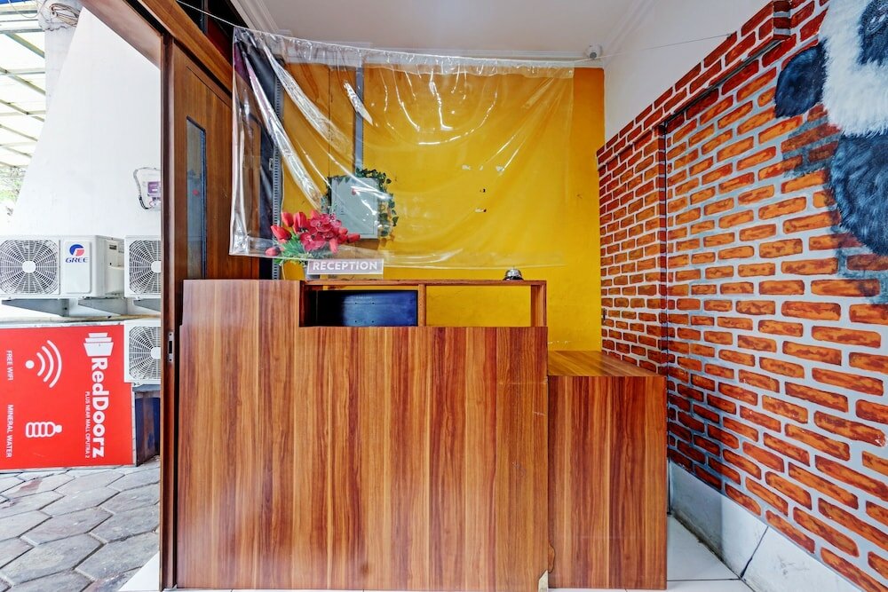 Фото RedDoorz near Mall Ciputra 2