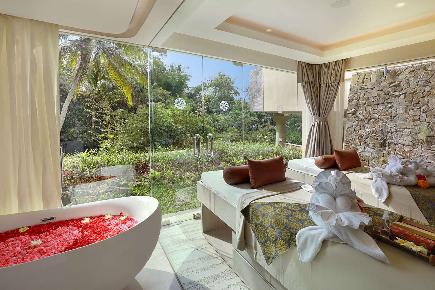 Фото SereS Springs Resort & SPA Singakerta