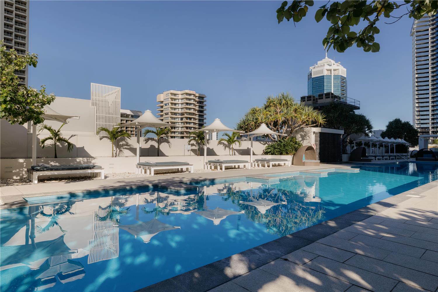 Фото Hilton Surfers Paradise Hotel & Residences