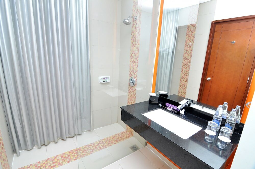 Фото Quest Hotel Simpang Lima - Semarang by Aston