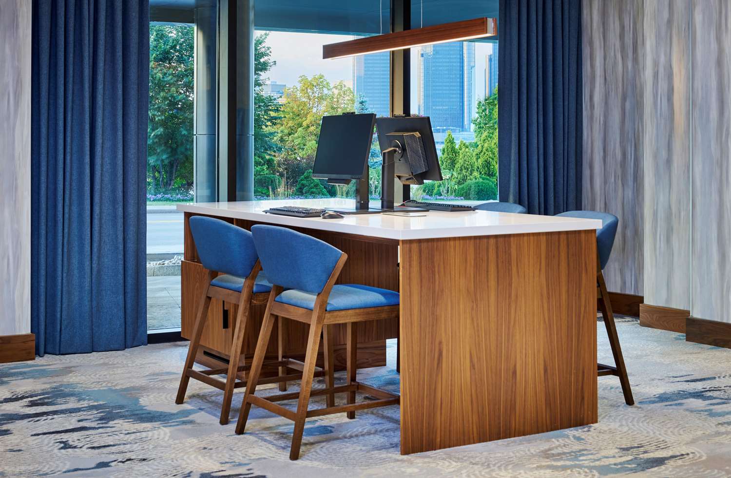 Фото Doubletree by Hilton Windsor