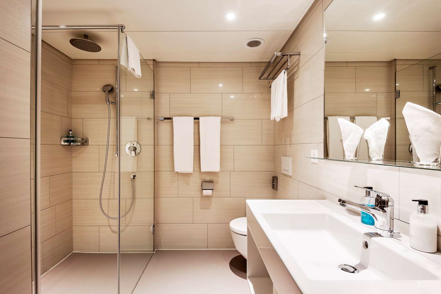 Фото Hotel Wartmann am Bahnhof