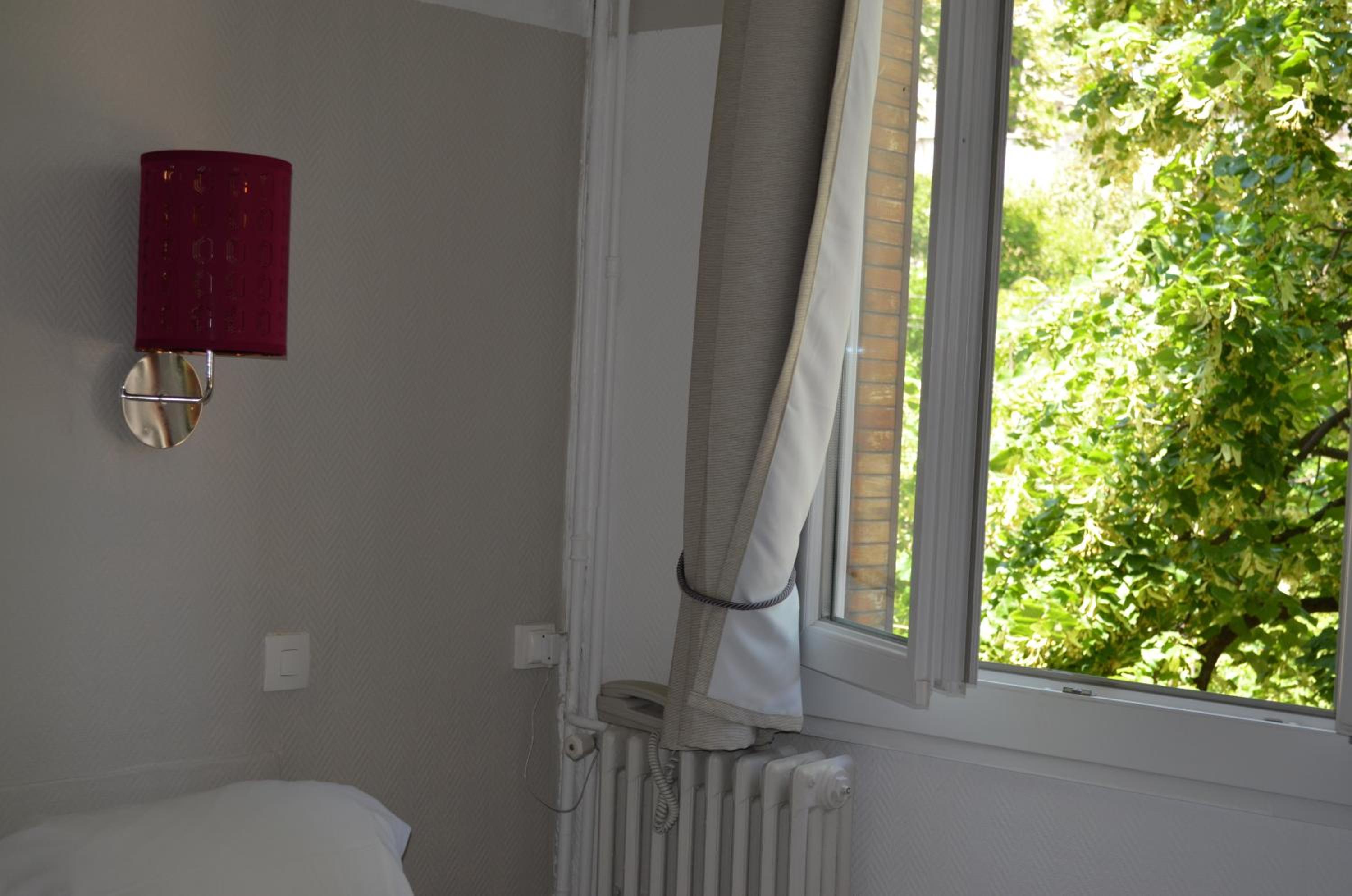 Фото Hôtel Les Corps Saints