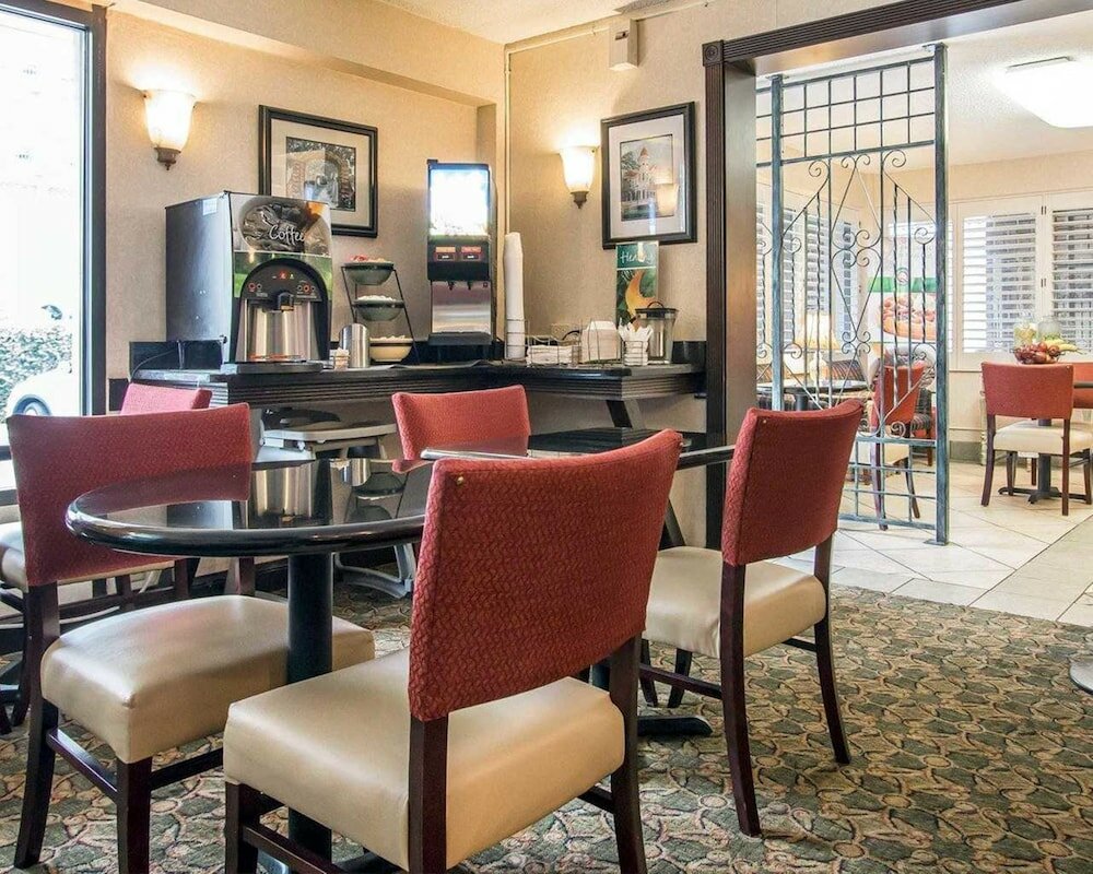 Фото Quality Inn Savannah Historic District