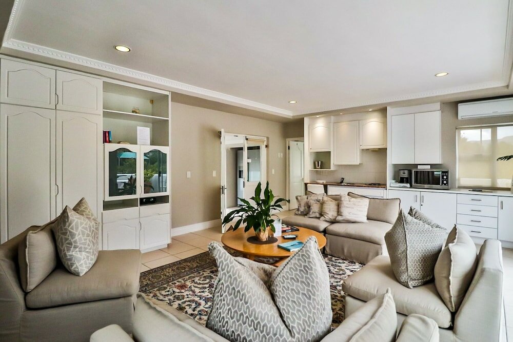 Фото Hermanus Beachfront Lodge