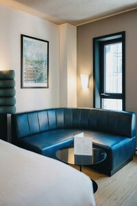 Гостиница Hotel Le Dauphin Montreal Centre Ville