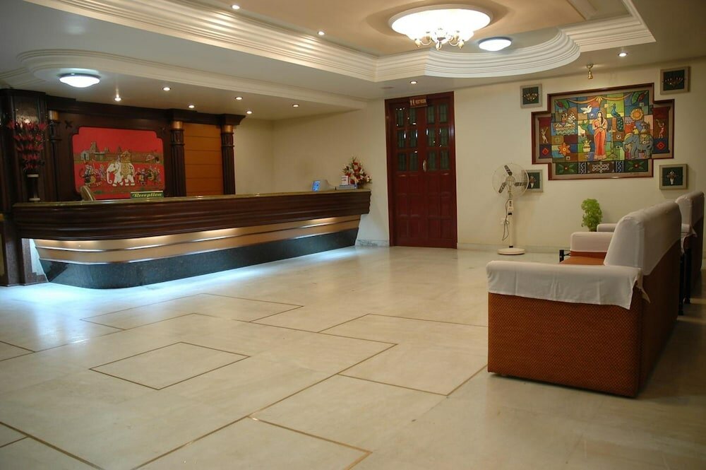 Фото Hotel Gnanam