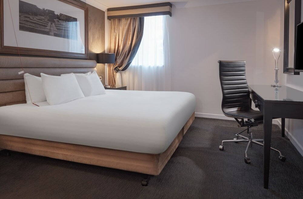 Фото The Landmark Hotel and Leisure Club