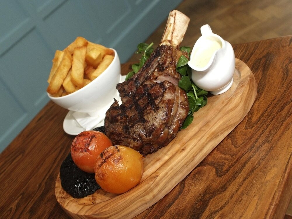 Фото The Bear Hotel