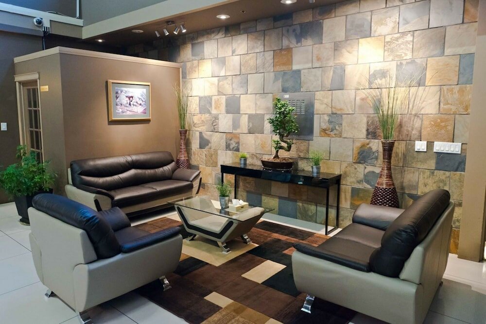 Фото Coliseum Inn