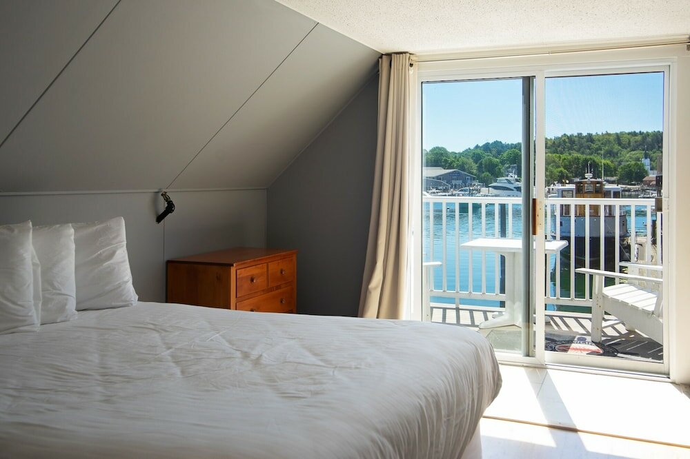 Фото Fishermans Wharf Inn