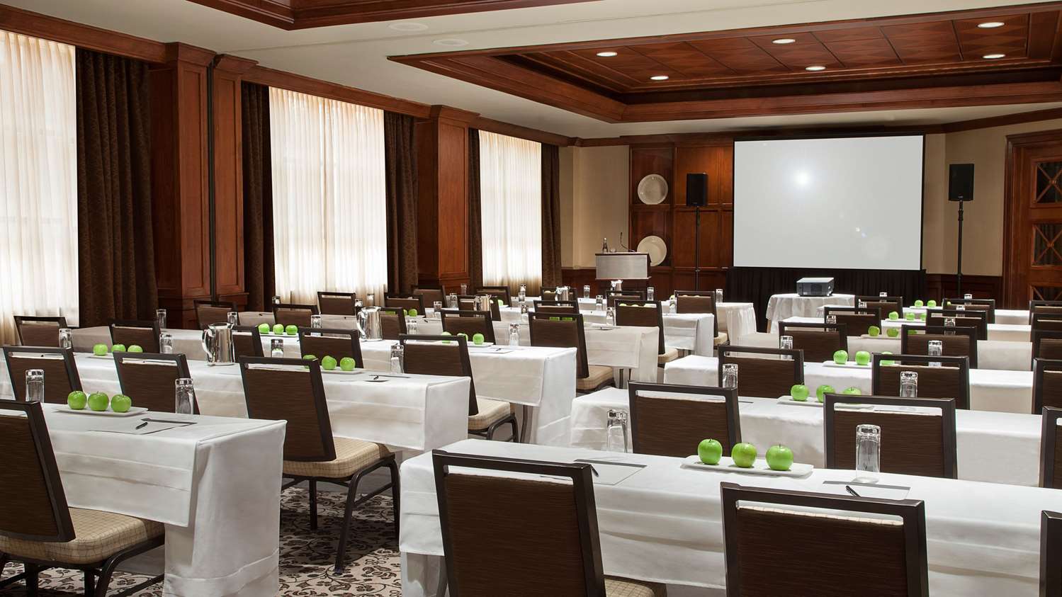 Фото The Yorkville Royal Sonesta