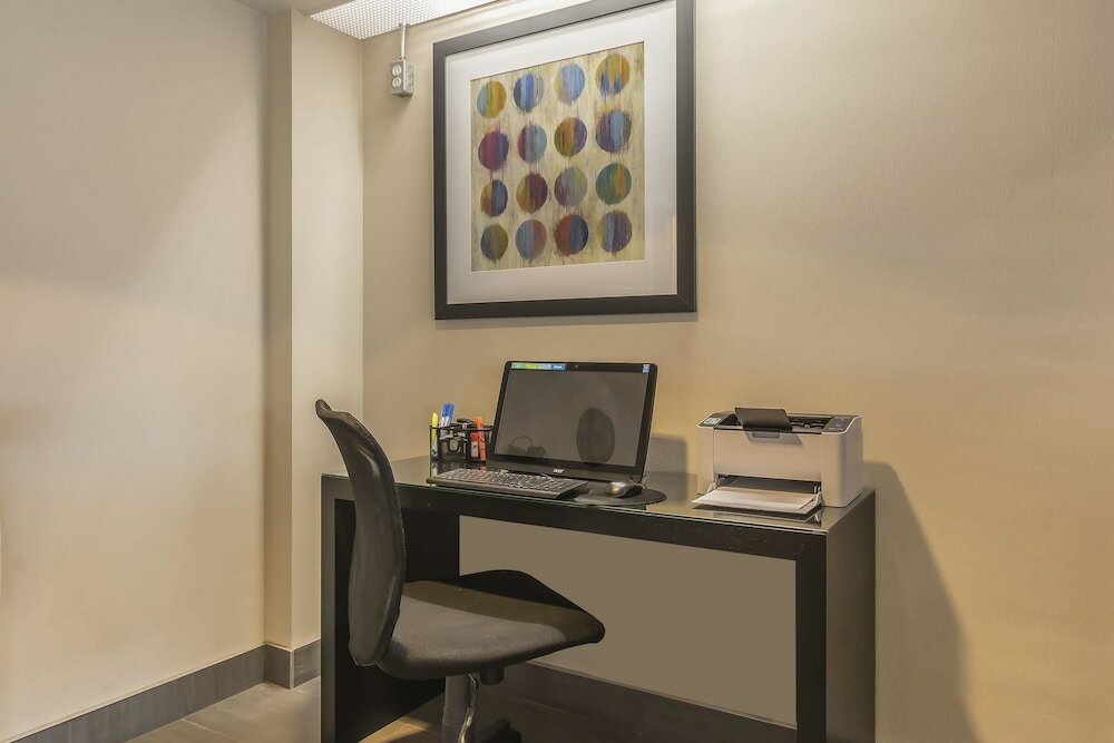 Фото Comfort Inn Belleville